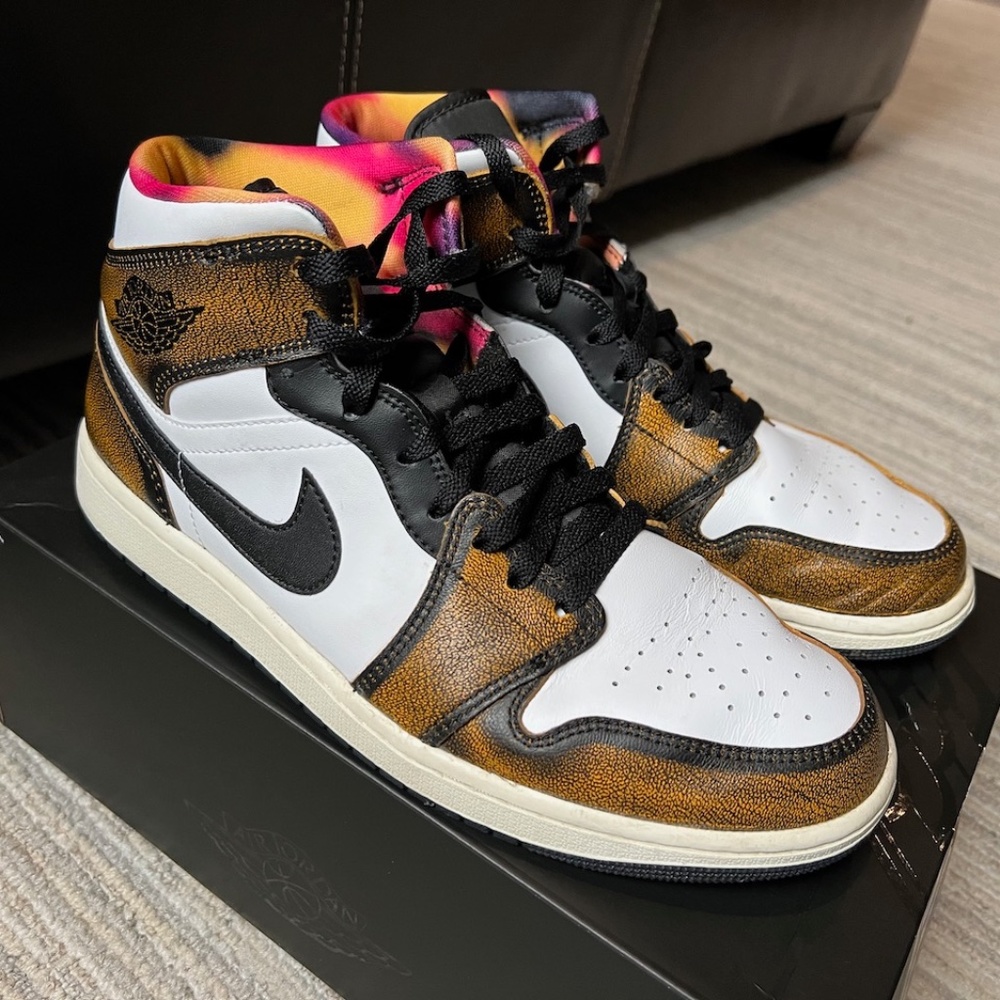 Air Jordan 1 Mid SE Wear Away Orange DQ8417-071